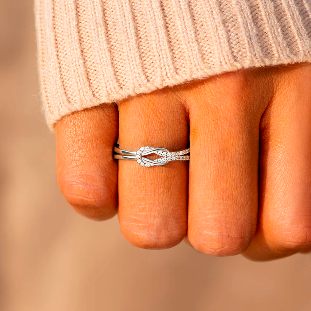 Anillo ajustable con Nudo infinito